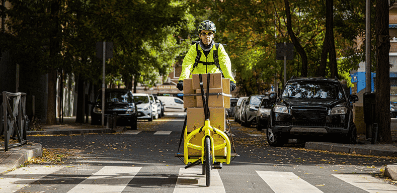 Para resolver problemas de mobilidade e elevar a experiência do consumidor, empresas investem em logísticas de crowdshipping e last mile delivery.